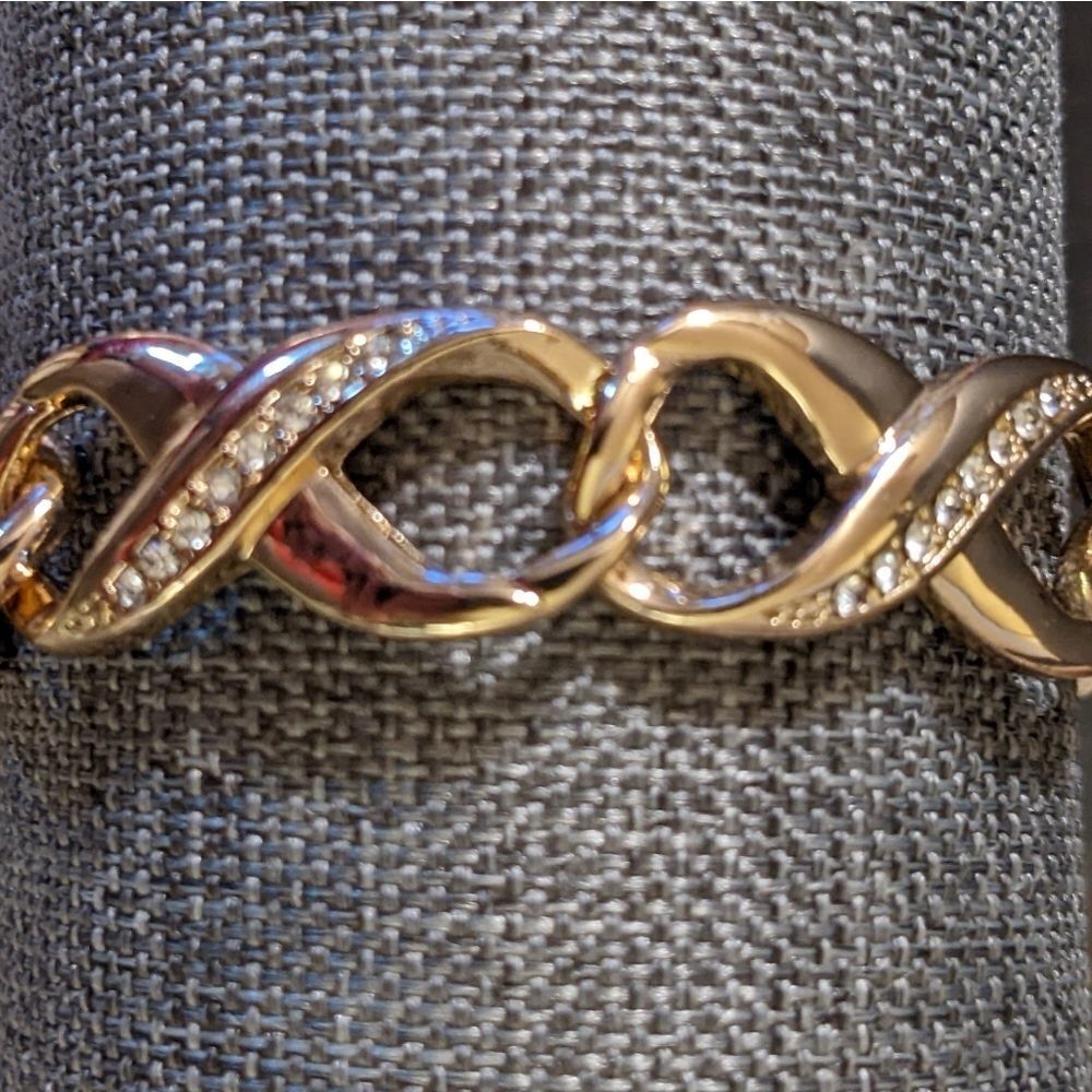 Saq (Avon) goldtone & rhinestones link bracelet 6 1/2" - 9"